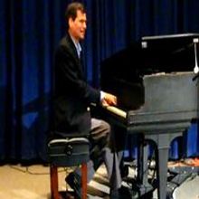STAGE TUBE: The New York Times' Pogue Sings 'EVITA' Parody Song