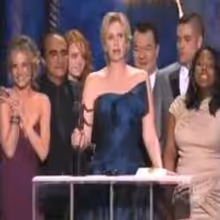 STAGE TUBE: GLEE Cast Wins SAG Award