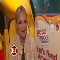 STAGE TUBE: Kristin Chenoweth Rallies Mob at L.A.'s The Grove Shopping Center