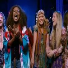 STAGE TUBE: Kelly Ripa Performs 'Aquarius' with the HAIR Cast on LIVE!