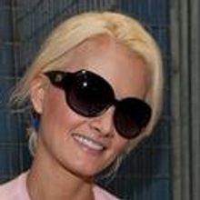 Photo Coverage: PEEPSHOW's Madison Donates Blankets to Needy Dogs