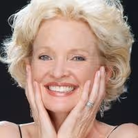 Christine Ebersole Comes To The Cafe Carlyle Stage