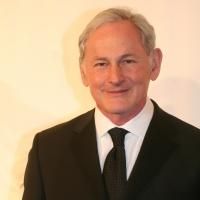 PRESENT LAUGHTER's Victor Garber To Appear On NY1 On Stage