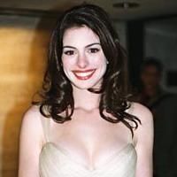 Anne Hathaway, Daniel Craig, Nathan Lane & More Featured In Benefit Art Exhibit…