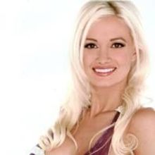 PEEPSHOW Offers Patrons A Chance To Meet Holly Madison With VIP Ticket Upgrade