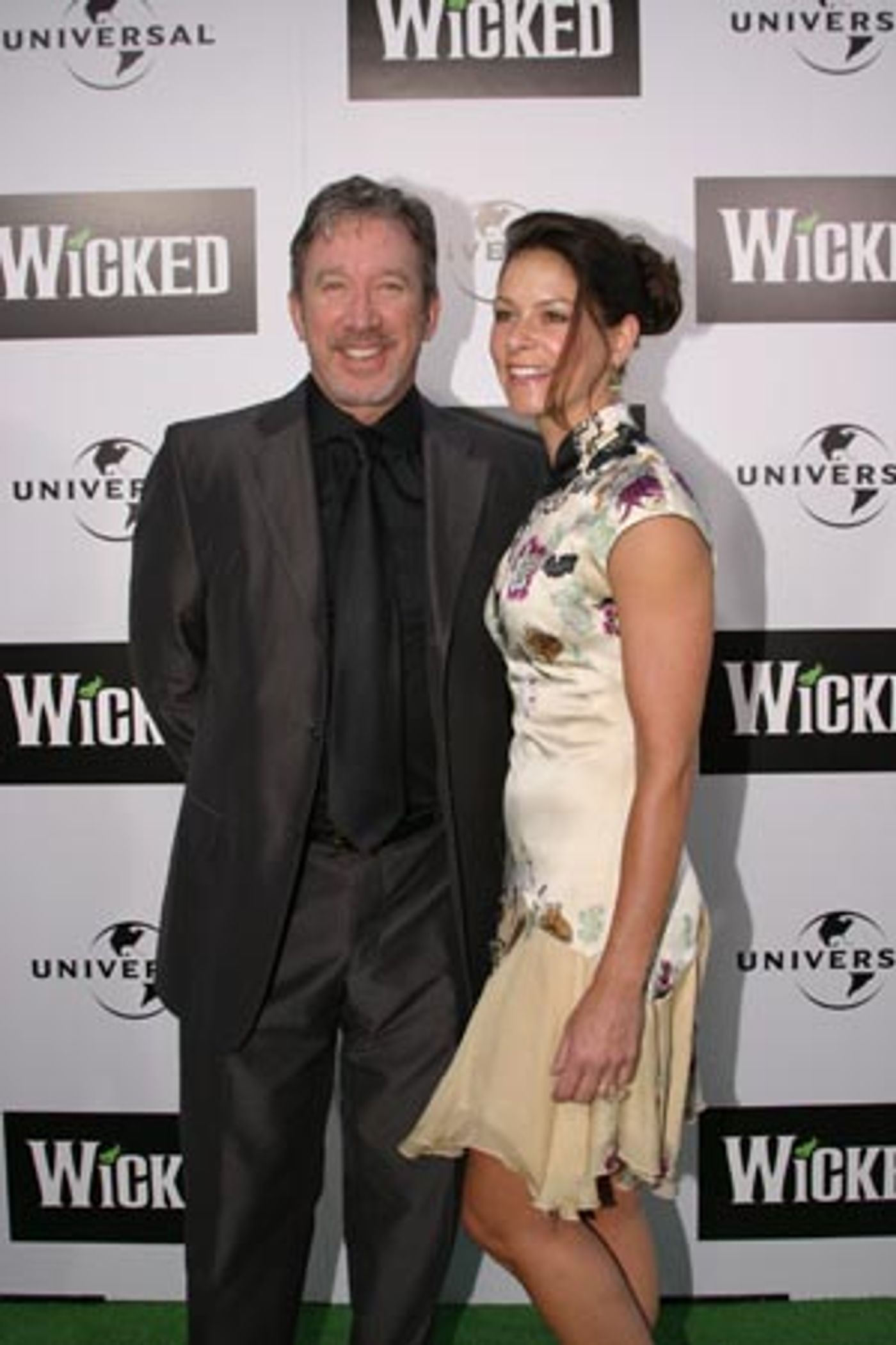 Photo Coverage: Wicked Flies In To Los Angeles  Image