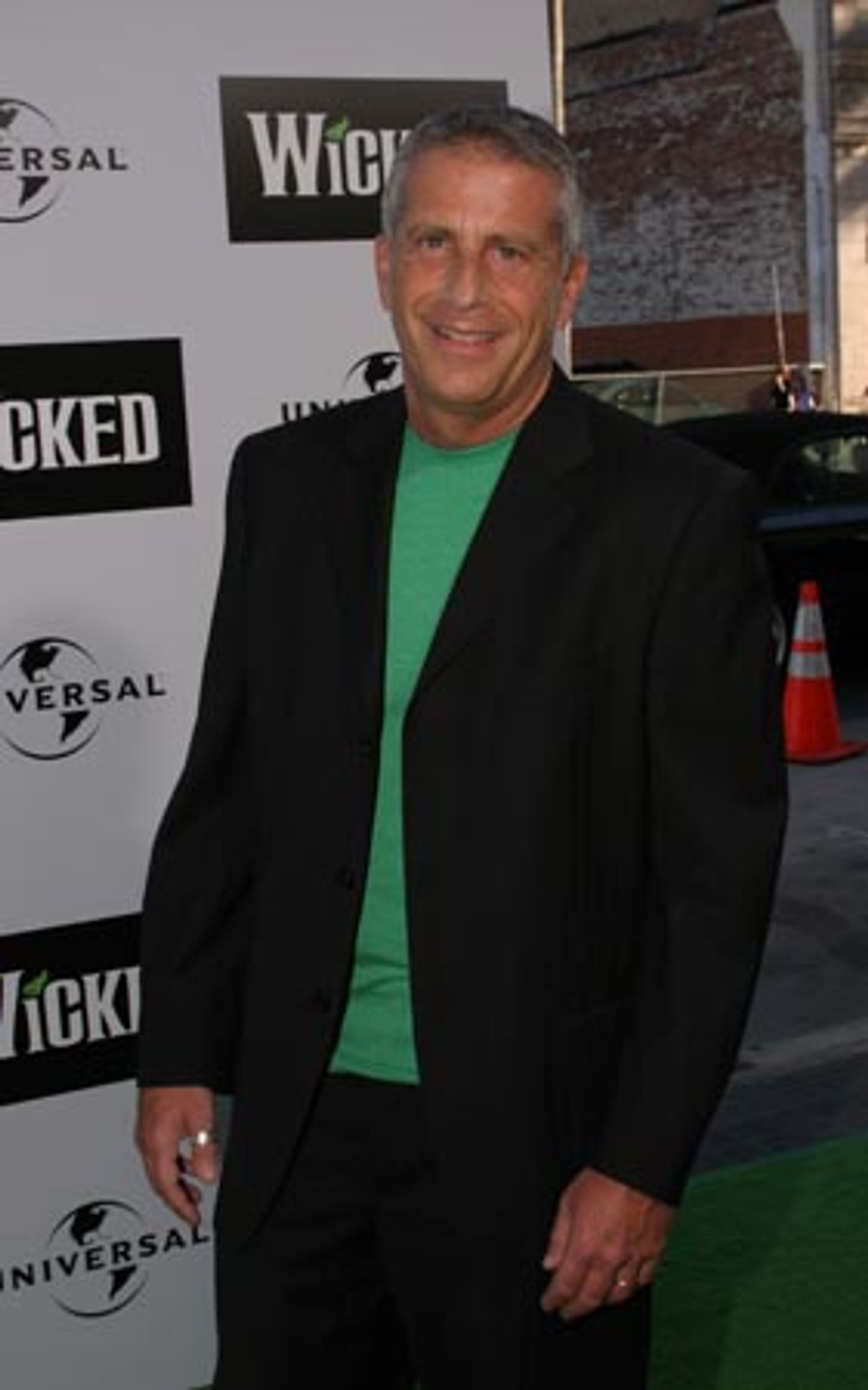 Photo Coverage: Wicked Flies In To Los Angeles  Image