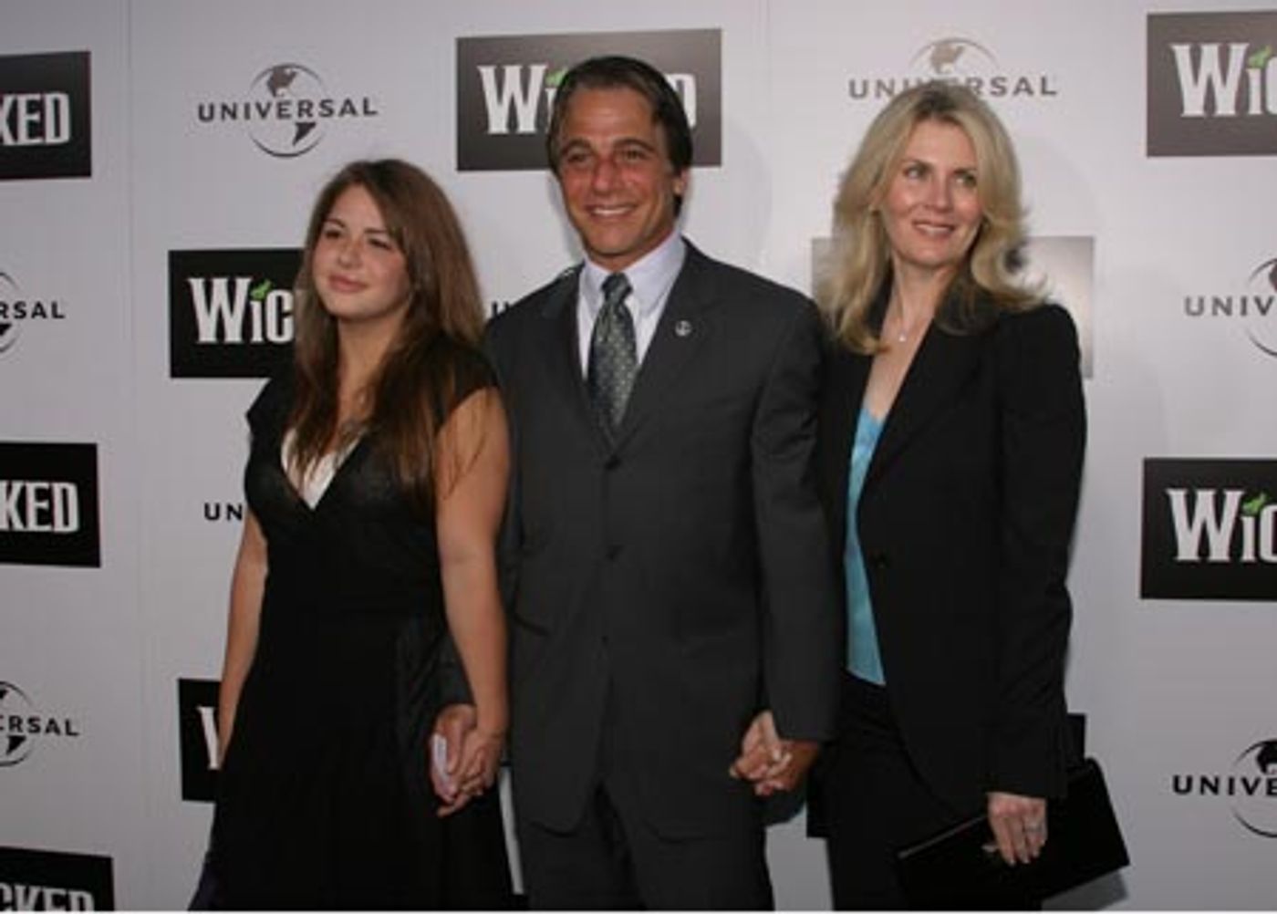 Photo Coverage: Wicked Flies In To Los Angeles  Image