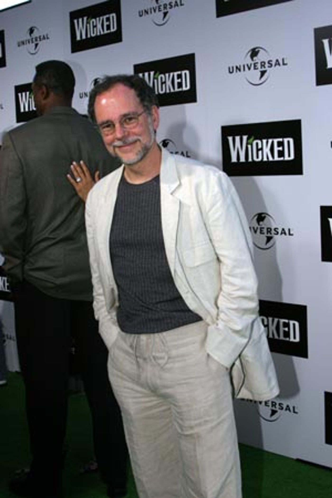 Photo Coverage: Wicked Flies In To Los Angeles  Image