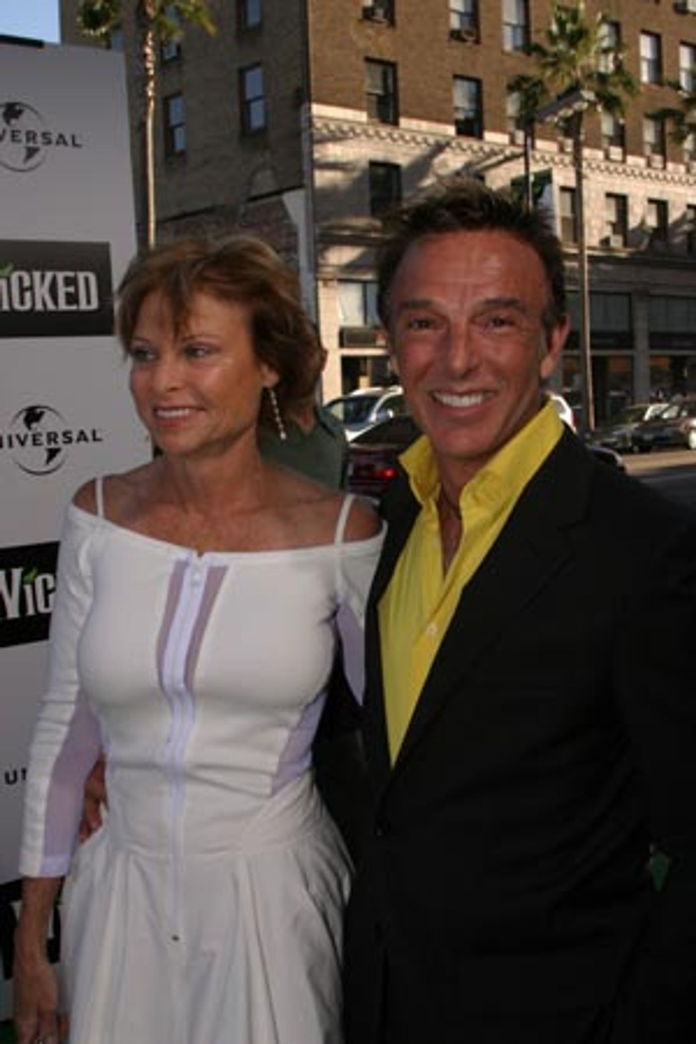 Photo Coverage: Wicked Flies In To Los Angeles  Image