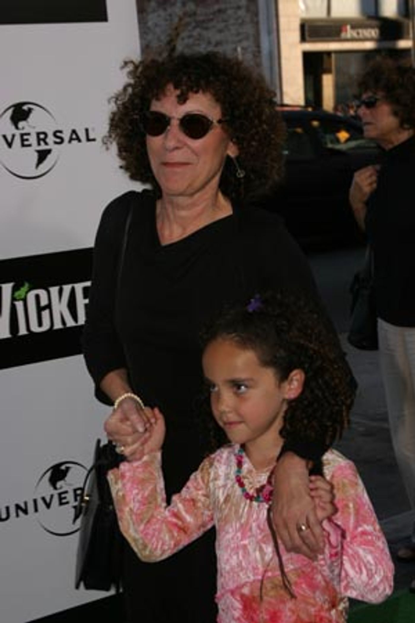 Photo Coverage: Wicked Flies In To Los Angeles  Image