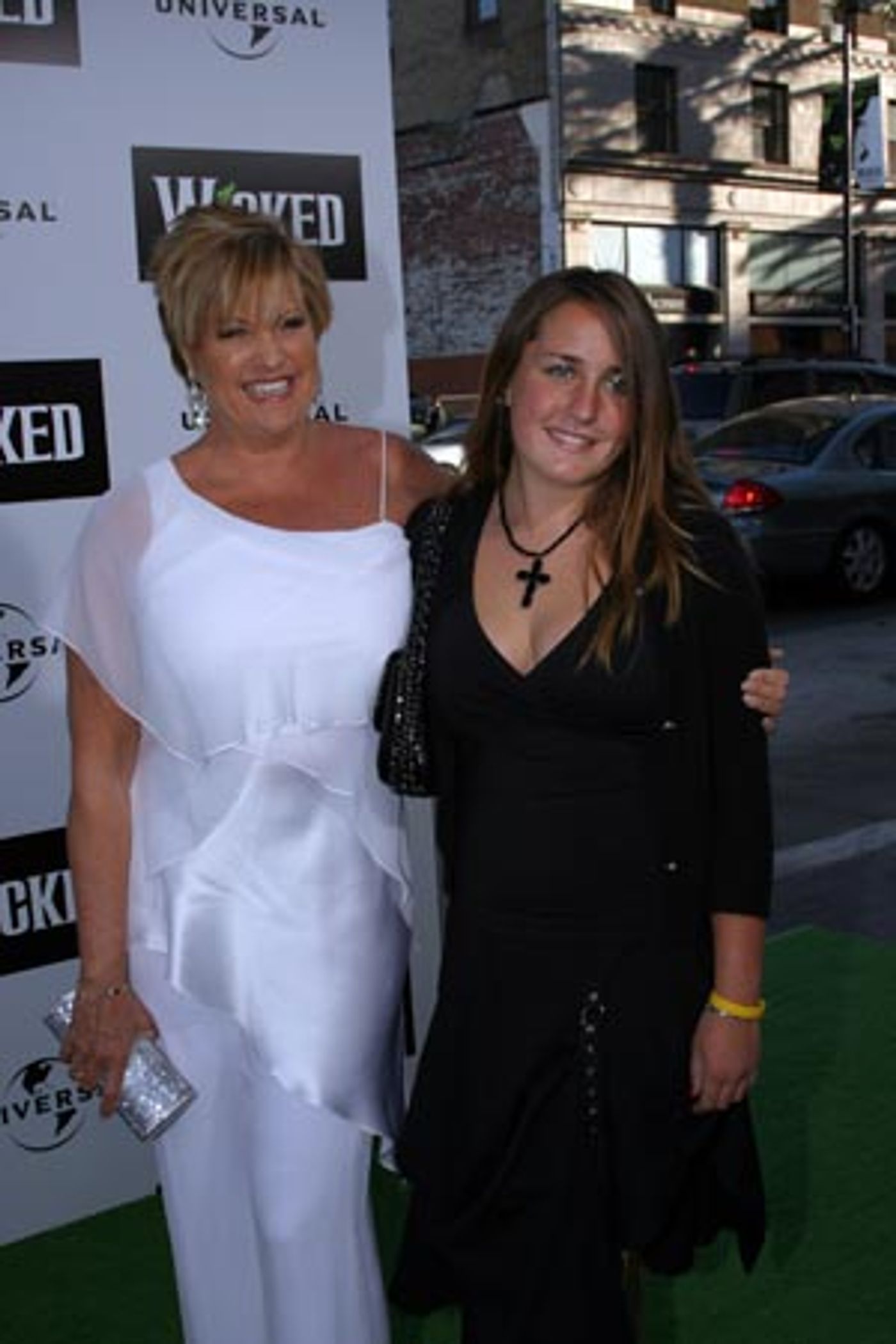 Photo Coverage: Wicked Flies In To Los Angeles  Image