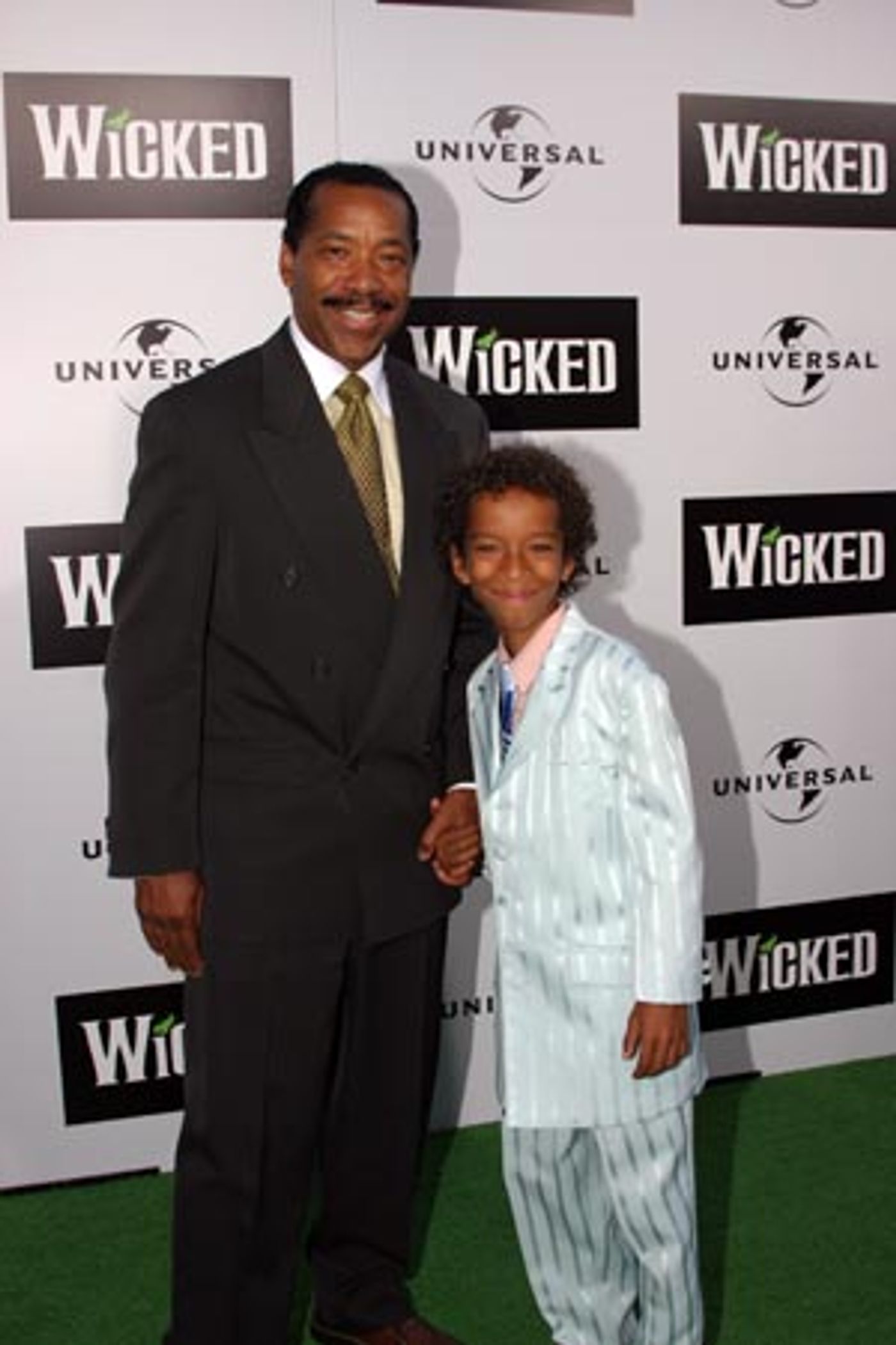 Photo Coverage: Wicked Flies In To Los Angeles  Image