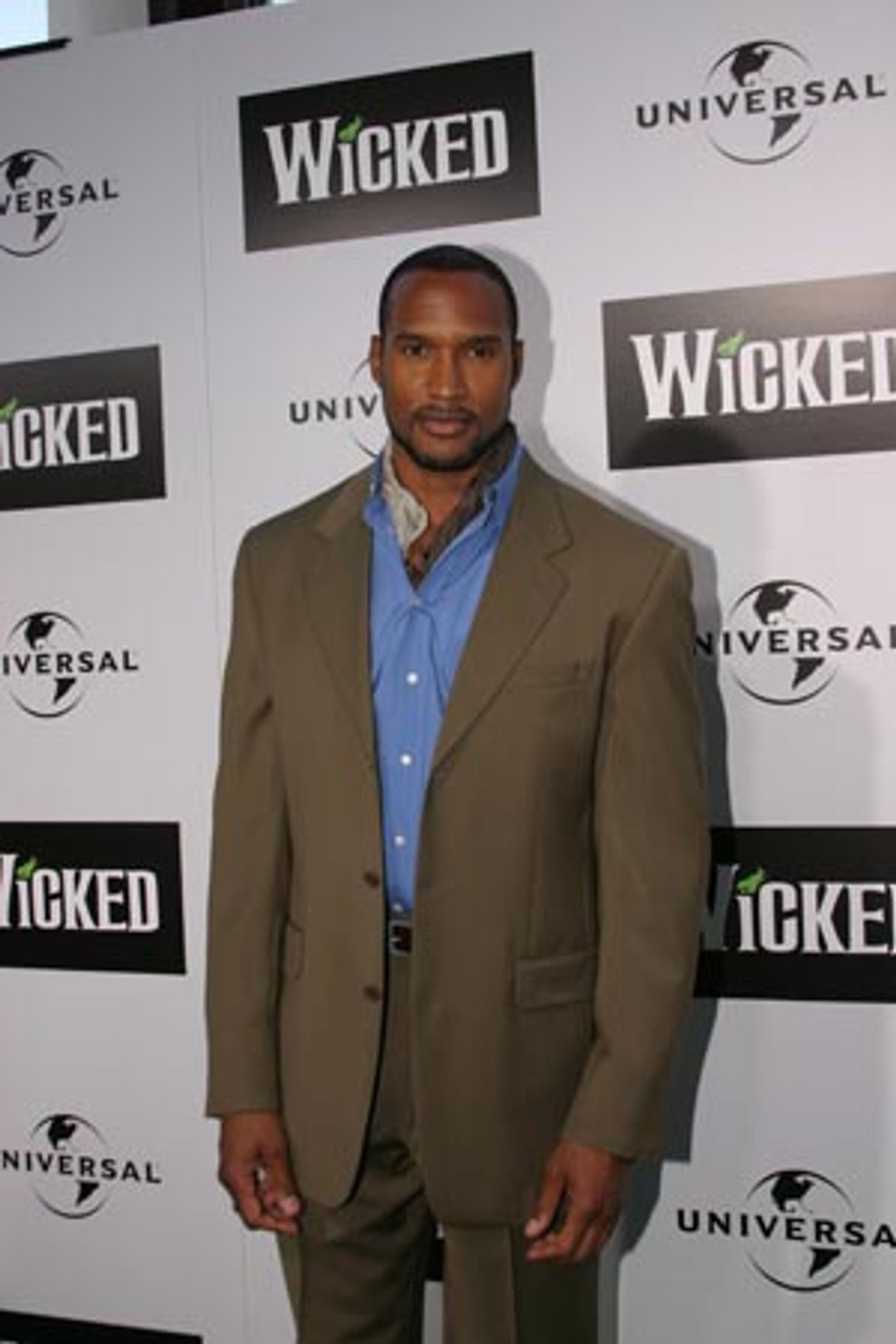 Photo Coverage: Wicked Flies In To Los Angeles  Image