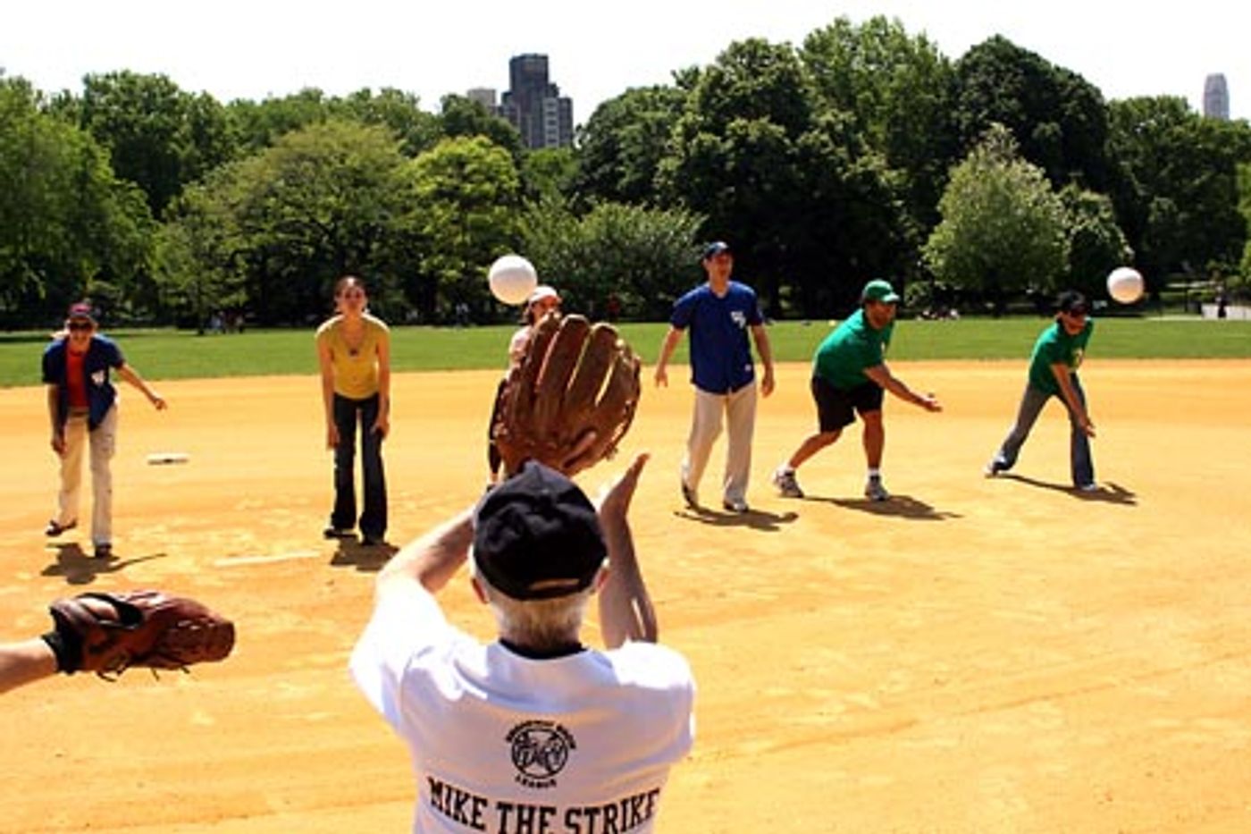Photo Coverage: Broadway Softball League  Image