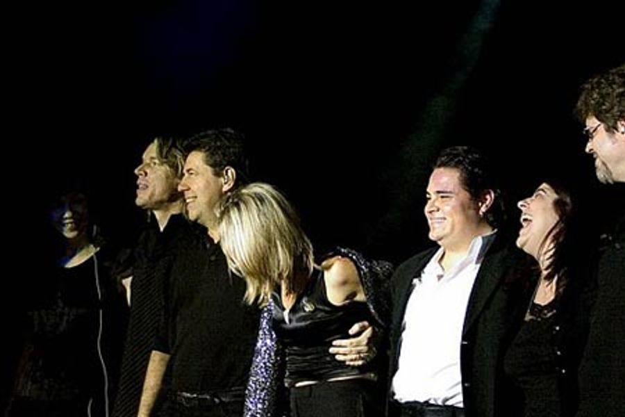 Photo Flash: Olivia Newton-John Performs at the Nokia Theatre Image