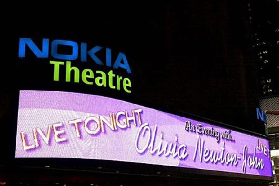 Photo Flash: Olivia Newton-John Performs at the Nokia Theatre Image