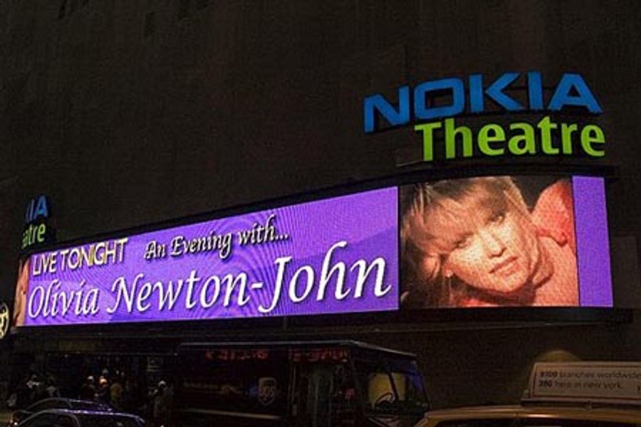 Photo Flash: Olivia Newton-John Performs at the Nokia Theatre Image