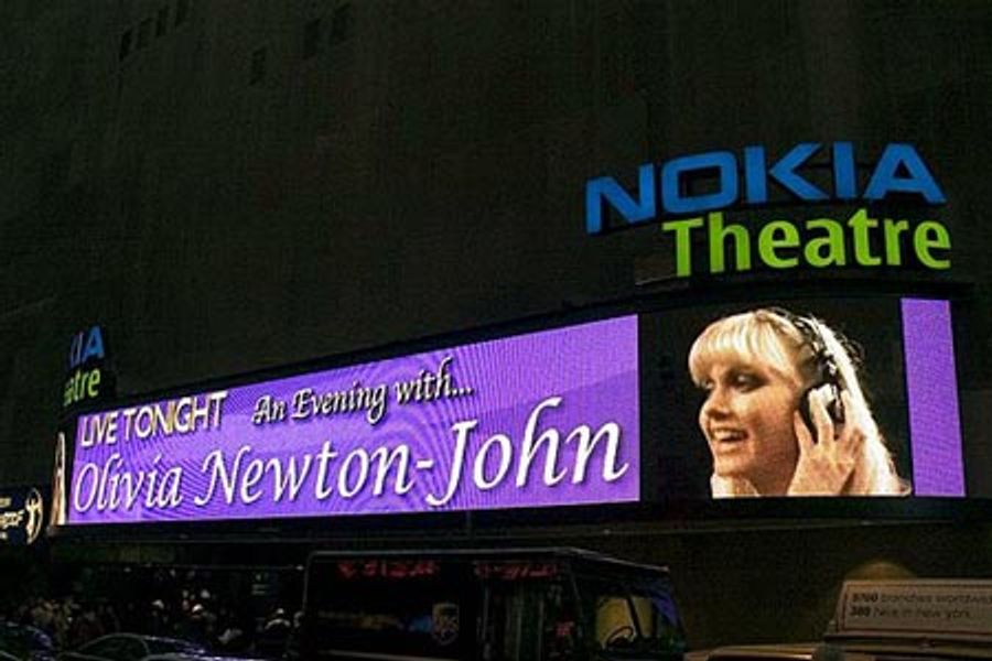 Photo Flash: Olivia Newton-John Performs at the Nokia Theatre Image