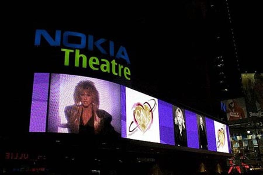 Photo Flash: Olivia Newton-John Performs at the Nokia Theatre Image