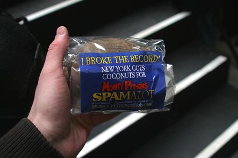 Photo Coverage: Spamalot's World's Largest Coconut Orchestra Image