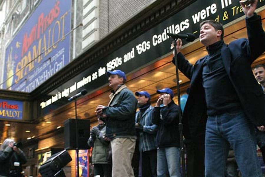 Photo Coverage: Spamalot's World's Largest Coconut Orchestra Image