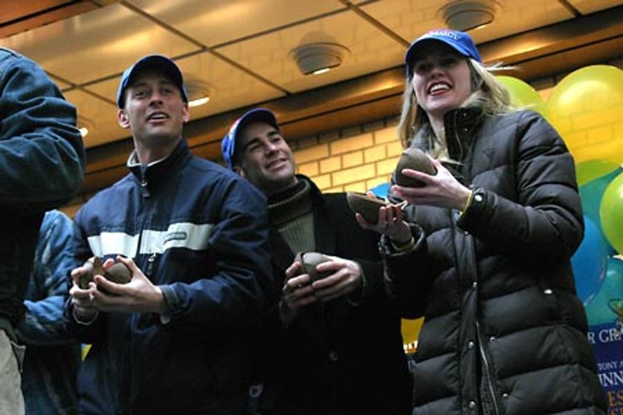 Photo Coverage: Spamalot's World's Largest Coconut Orchestra Image