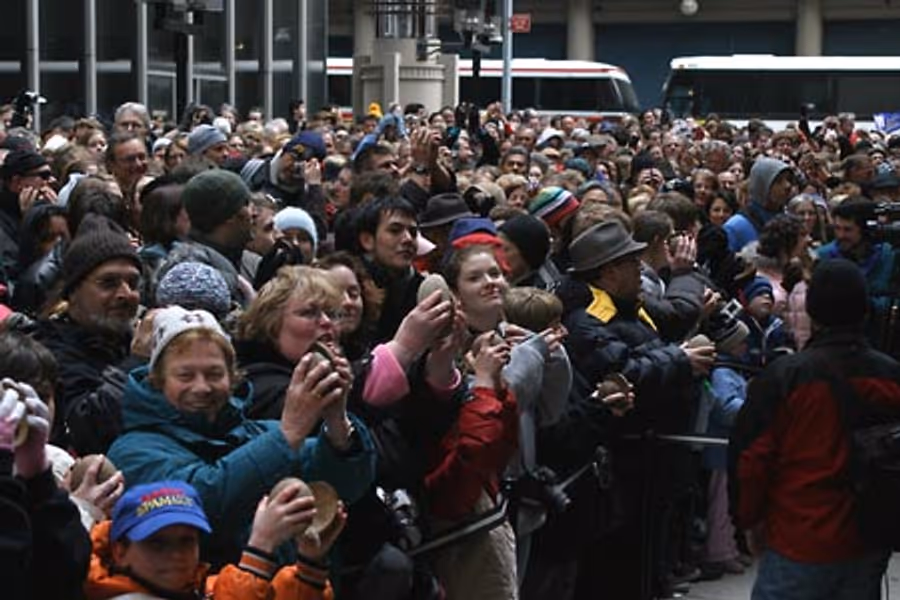 Photo Coverage: Spamalot's World's Largest Coconut Orchestra Image