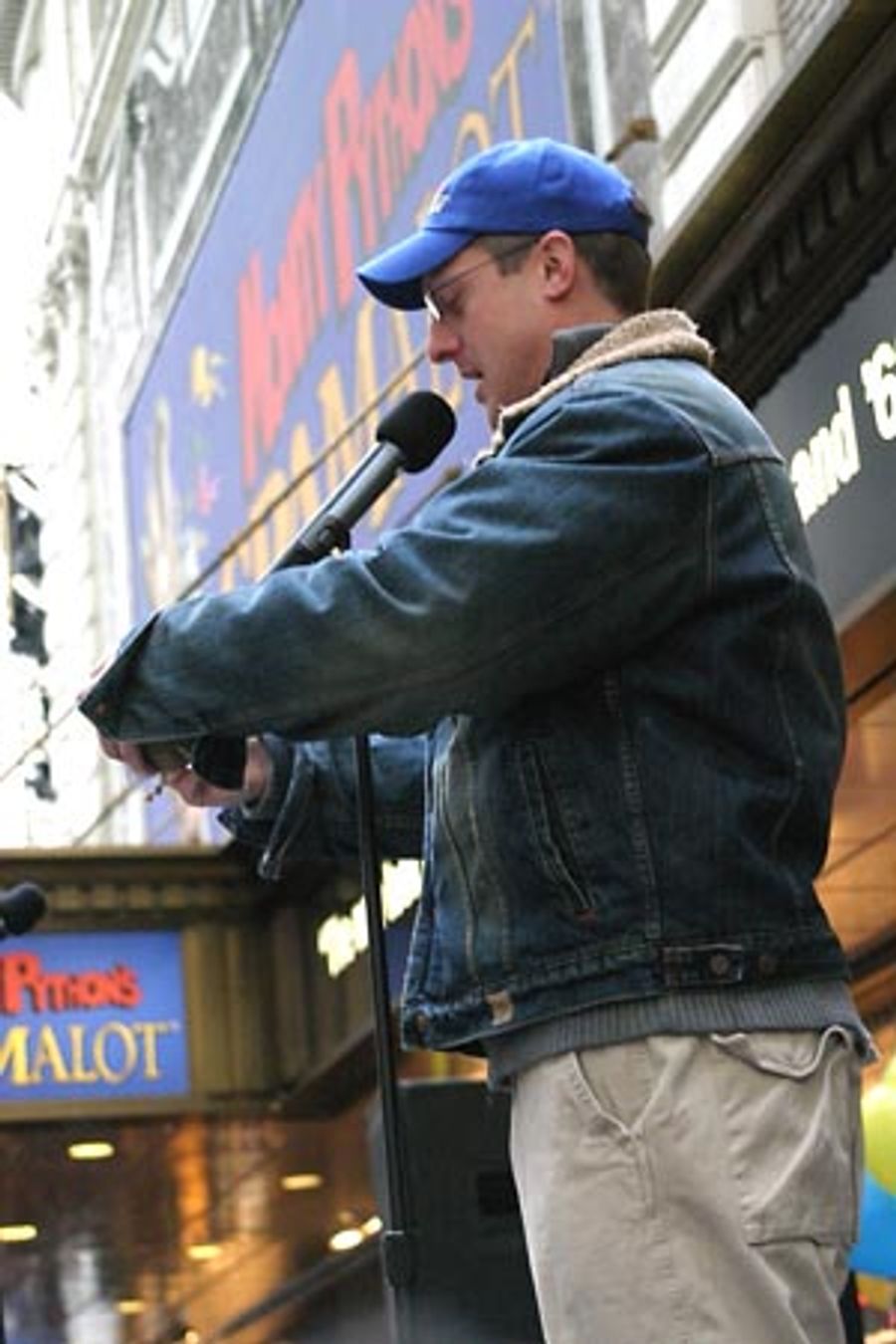 Photo Coverage: Spamalot's World's Largest Coconut Orchestra Image