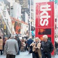 Photo Flash: First Wednesday Matinee at the New TKTS Discount Booth