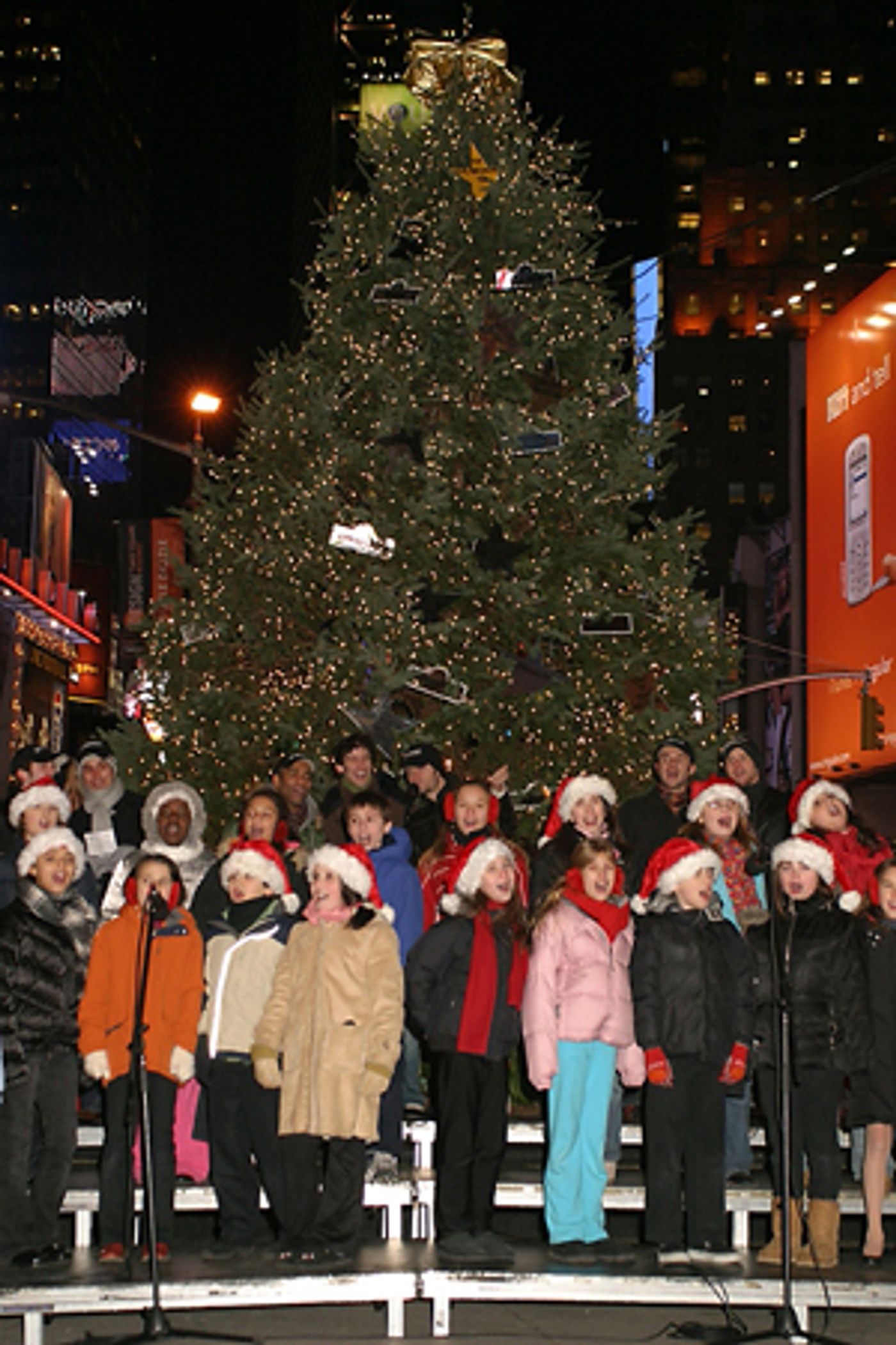 Photo Coverage: Chita Rivera and David Hyde Pierce Light the Broadway Holiday Tree  Image