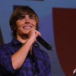 High School Musical 3 Stars Efron and Tisdale Surprise Fans at Special Event