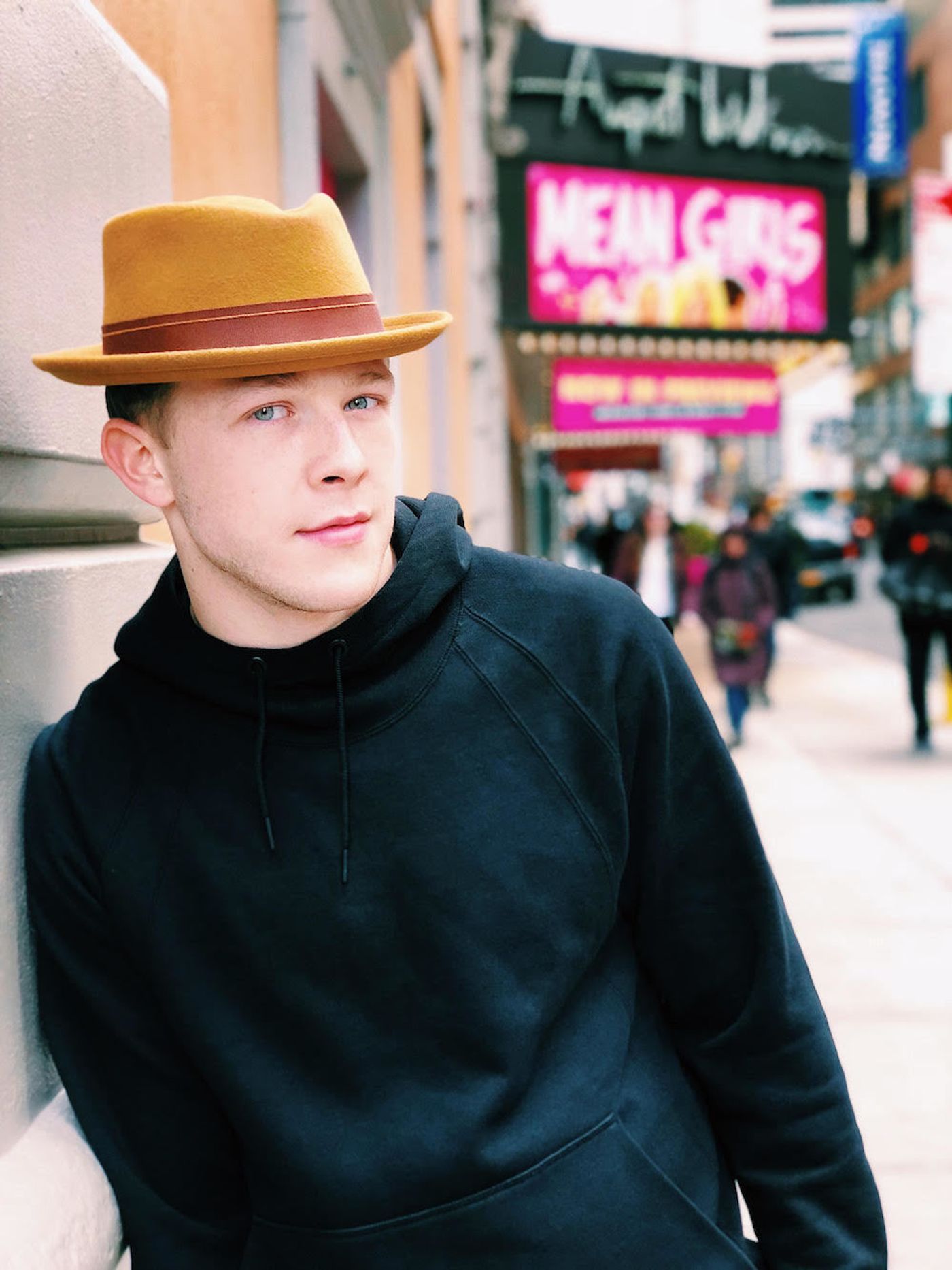 Broadway's Kevin Csolak And Danette Holden To Host Shine On Holiday Cabaret  Image