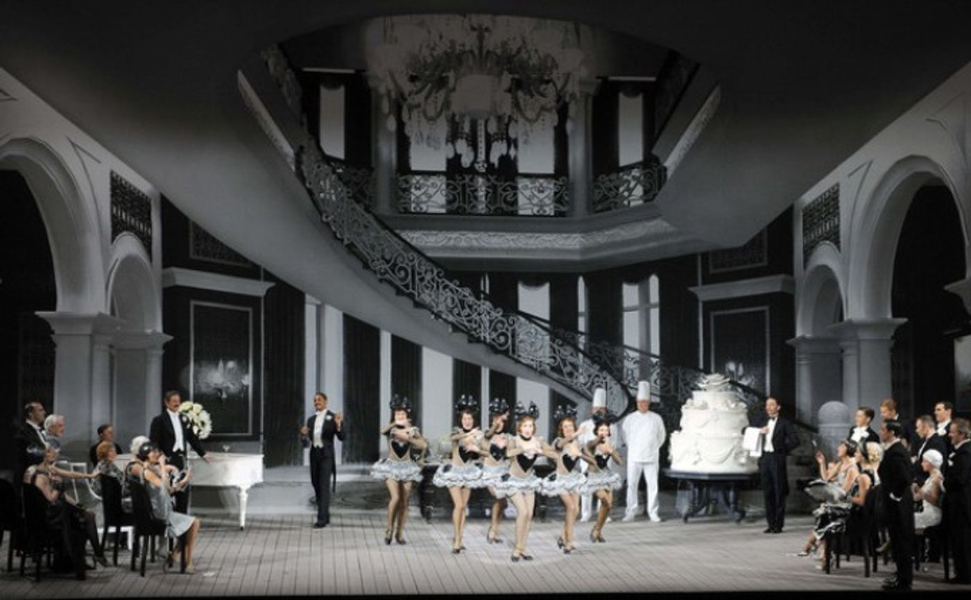 Review: SINGING IN THE RAIN Makes a Splash at Le Grand Palais - PARIS  Image