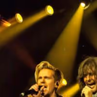 Photo Flash: Star Of JUKEBOX HERO Musical Crashes Foreigner Concert With Surprise…