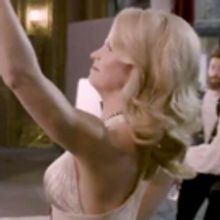 VIDEO: Go Behind the Scenes in the Making of KISS ME, KATE Artwork