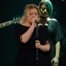 VIDEO: Kelly Clarkson Covers 'Shallow' from A STAR IS BORN