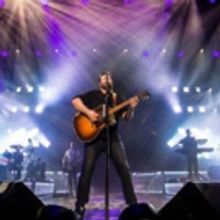 Chris Young Celebrates 10th Airplay Chart-Topping Single LOSING SLEEP