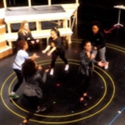 VIDEO: The Queens Of SIX Head Into Rehearsal At Chicago Shakespeare Theatre
