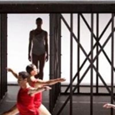 BWW Review: The Final Staging of Lucinda Childs' Iconic AVAILABLE LIGHT