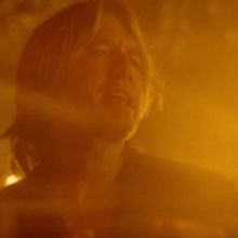 Keith Urban Debuts Official Music Video For NEVER COMIN DOWN