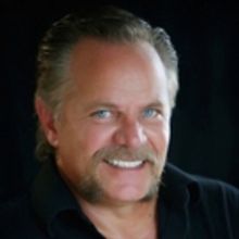 Tom Foss Drybar Comedy Special 'Walking Shoes' Released On VidAngel