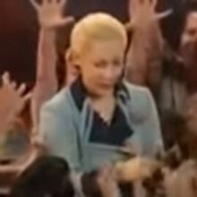 VIDEO: On This Day, April 5- A Revival Of EVITA Rolls Onto Broadway