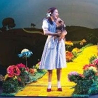 BWW REVIEW: Heart-warming Nostalgia With A Contemporary Twist, THE WIZARD OF OZ Captures The Imagination Of Young And Old.