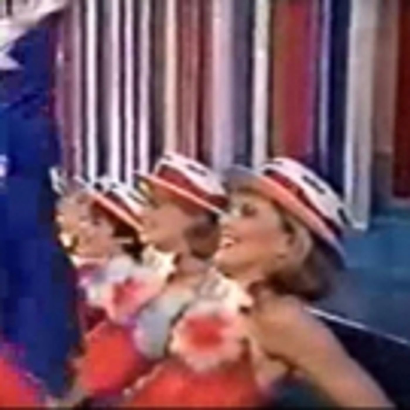 Wake Up With BWW October 3: MEAN GIRLS Day, and More!  Image