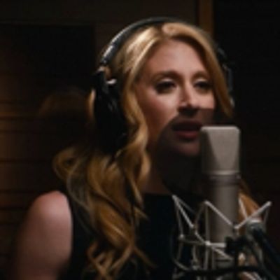 VIDEO: FROZEN Celebrates Cast Album Release With 'Let It Go' Music Video