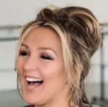 Mazz Murray Talks MAMMA MIA! at Novello Theatre