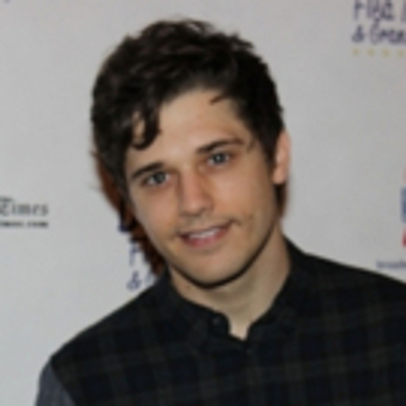 Wake Up With BWW 4/19: HILLARY AND CLINTON Reviews, and More!  Image