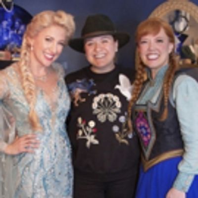 Photo Flash: Kelly Clarkson Spends the Evening with Anna and Elsa at FROZEN