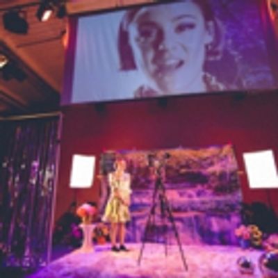 BWW Review: SUPER DUPER CLOSE UP, Yard Theatre